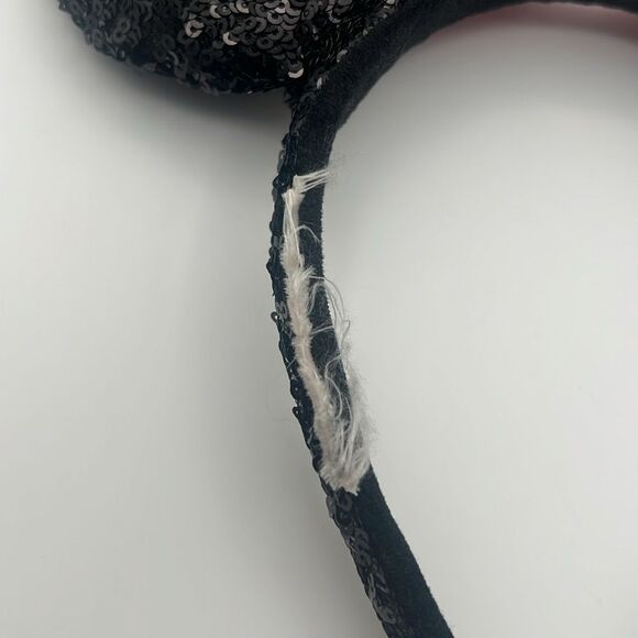 DISNEY - CLASSIC BLACK AND RED MINNIE MOUSE SEQUIN EARS - Picture 3 of 3